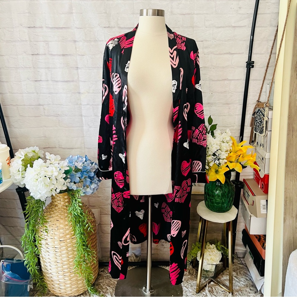 Black Silk Heart Robe - Picture 2 of 12